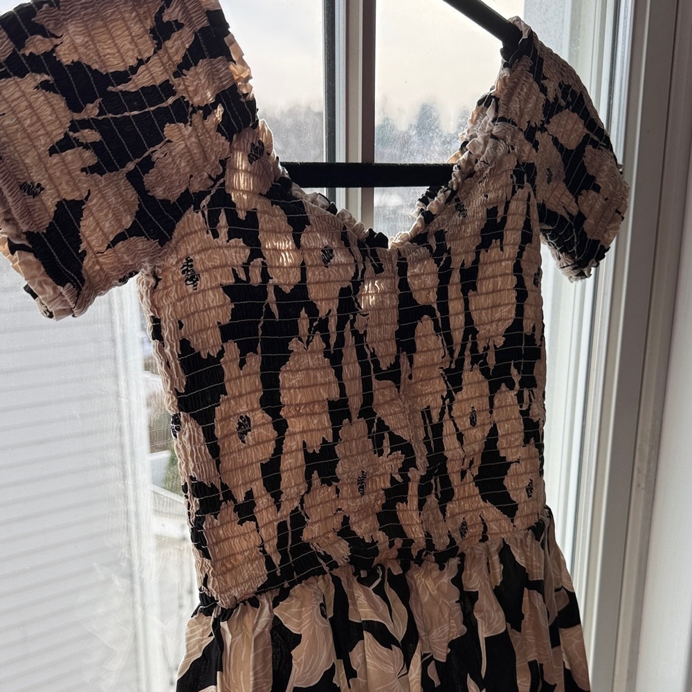 H&M Black and Cream Floral Smocked Maxi Dress - Picture 9 of 10